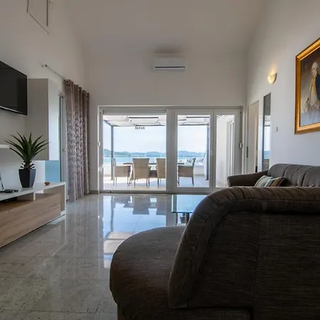 Ξενοδοχείο με διαμερίσματα Lantina