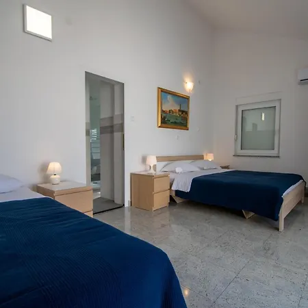 Ξενοδοχείο με διαμερίσματα Lantina 4*