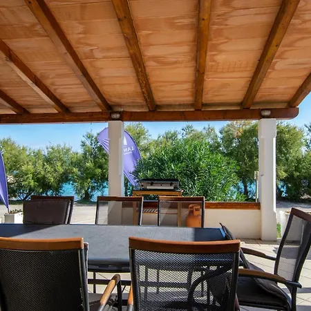 Ξενοδοχείο με διαμερίσματα Lantina 4*