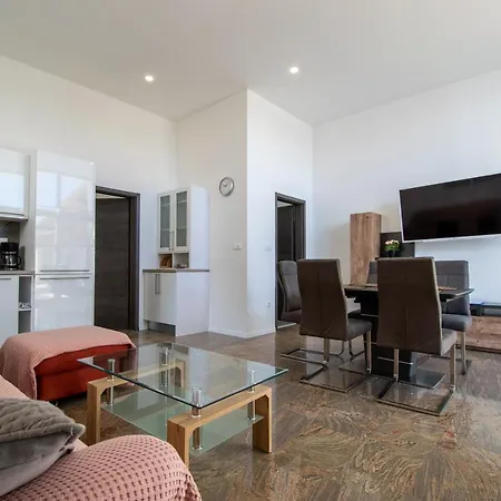 Lantina Ξενοδοχείο με διαμερίσματα Betina (Sibenik-Knin)