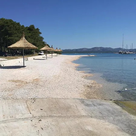 Ξενοδοχείο με διαμερίσματα Lantina 4*